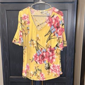 Women’s floral top. Size medium, worn once.